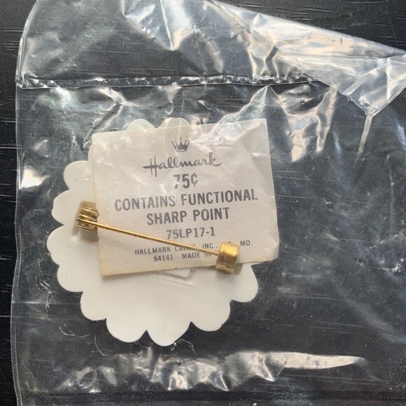 Vintage Hallmark Daisy Pin - Picture 2 of 2